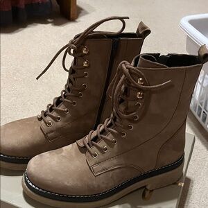 Women’s Crown Vintage Tan Combat Boots